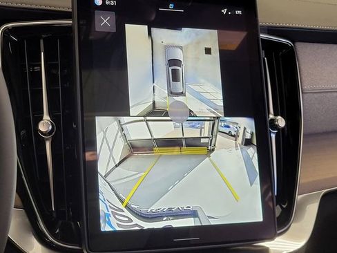 New 2026 Volvo XC90 B6 Plus w/ Protection Package Premier image 14