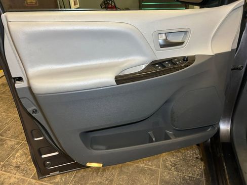 Used 2019 Toyota Sienna XLE Premium image 23