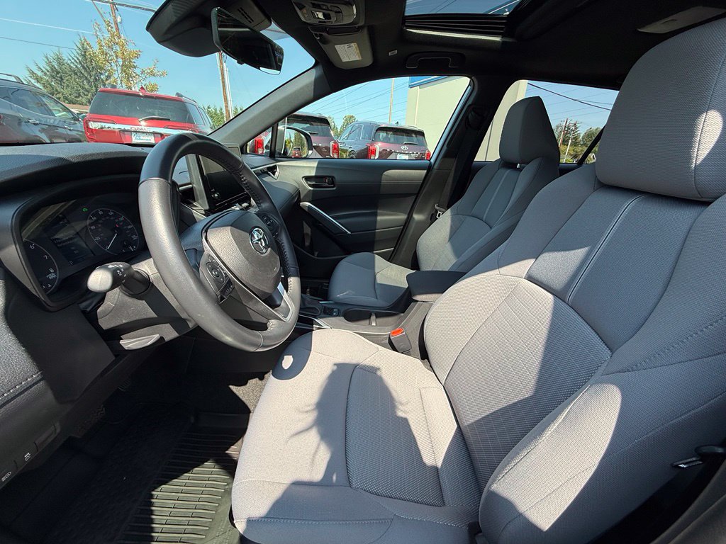 Used 2023 Toyota Corolla Cross AWD Hybrid w/ Moonroof Package image 12