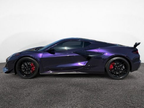 Used 2025 Chevrolet Corvette Z06 w/ Z07 Performance Package RWD image 2