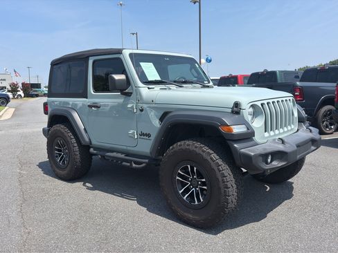 Used 2023 Jeep Wrangler Sport AWD/4WD image 2