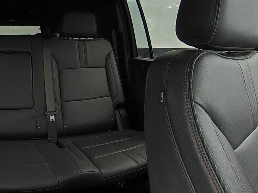 Used 2025 Chevrolet Suburban RST w/ Comfort Package AWD/4WD image 30