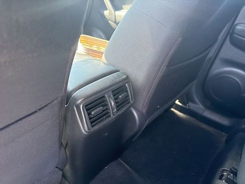 Used 2020 Nissan Rogue SV FWD image 17