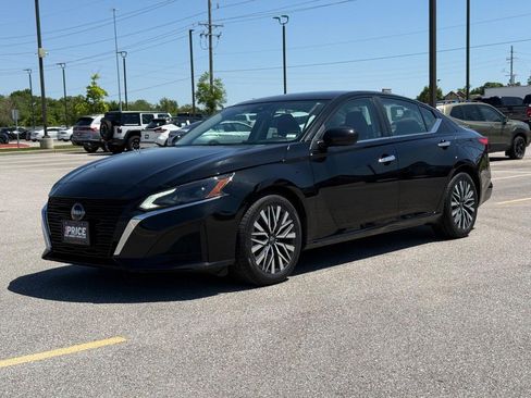 Used 2024 Nissan Altima 2.5 SV FWD image 1
