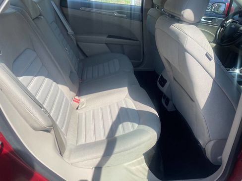 Used 2018 Ford Fusion SE FWD image 25