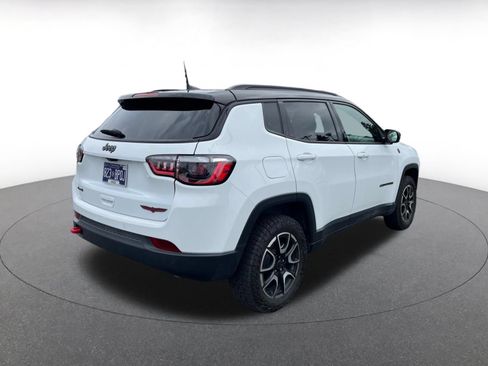 Used 2025 Jeep Compass Trailhawk AWD/4WD image 9