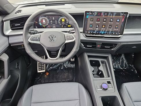 New 2026 Volkswagen Tiguan SE R-Line image 9