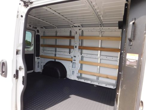 Used 2025 RAM ProMaster 2500 w/ U-Haul Equipment Group FWD image 9