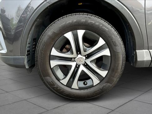 Used 2017 Toyota RAV4 LE FWD image 20