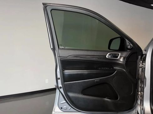 Used 2019 Jeep Grand Cherokee Limited AWD/4WD image 23