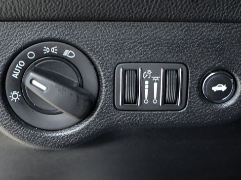 Used 2023 Dodge Challenger SXT RWD image 21