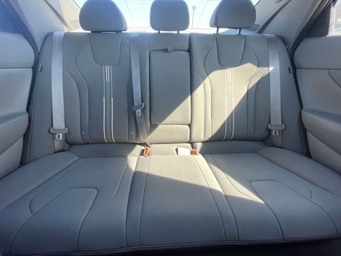 Used 2025 Hyundai Elantra SEL image 39