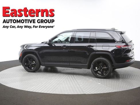 Used 2023 Jeep Grand Cherokee Limited w/ Black Appearance Package AWD/4WD image 63