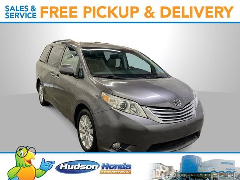Used 2011 Toyota Sienna XLE image 1