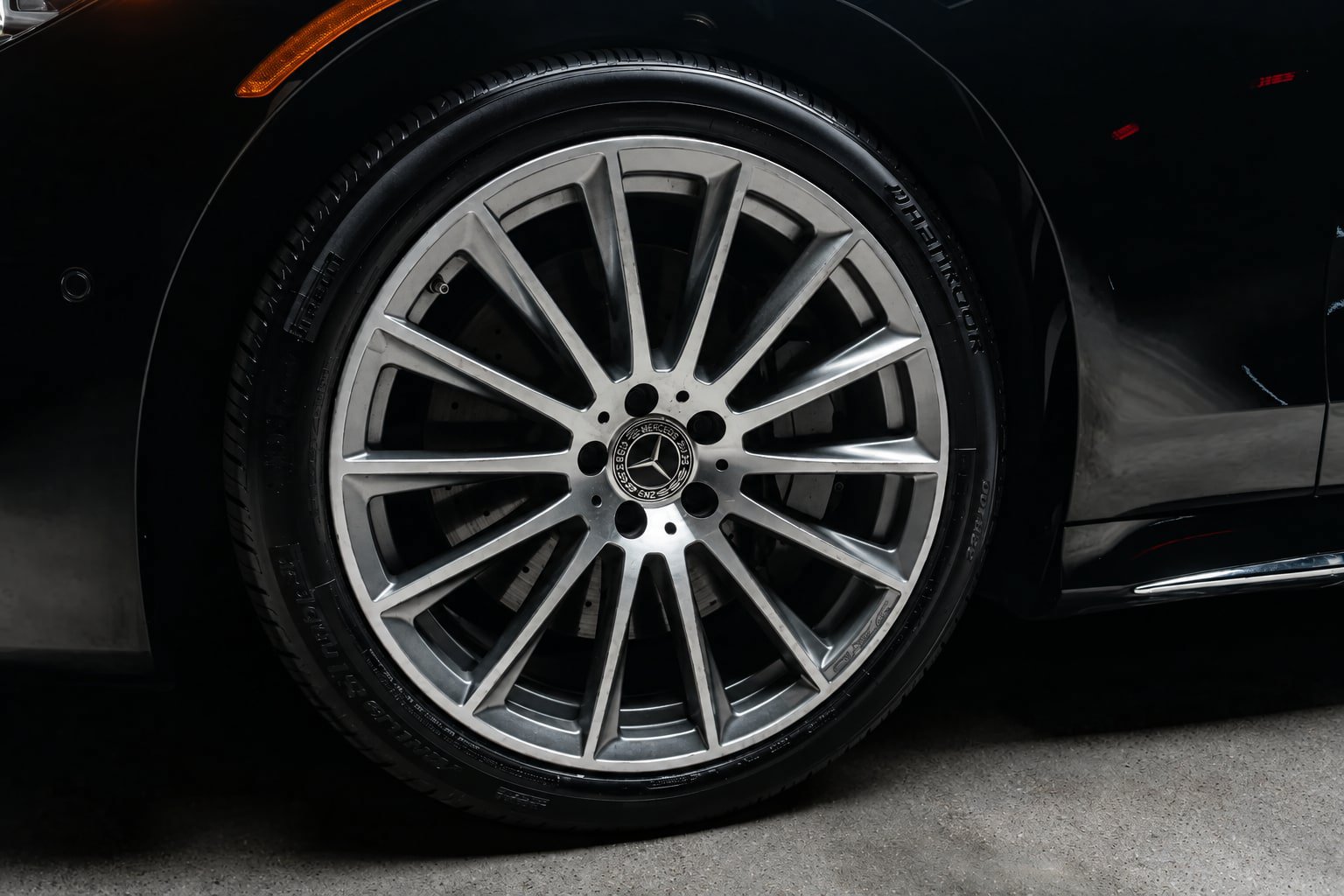 Used 2022 Mercedes-Benz S 500 4MATIC w/ AMG Line Package image 14