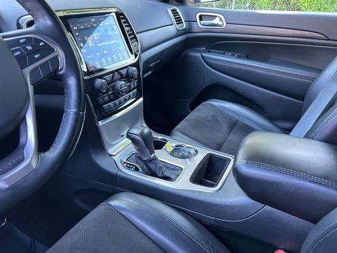 Used 2021 Jeep Grand Cherokee Laredo X AWD/4WD image 11