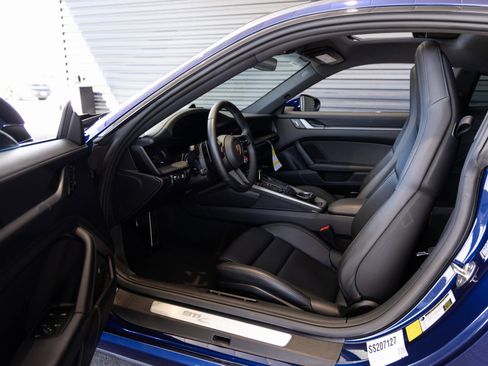 Used 2025 Porsche 911 Carrera image 22
