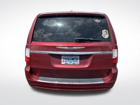 Used 2014 Chrysler Town & Country Touring-L w/ Driver Convenience Group FWD image 4