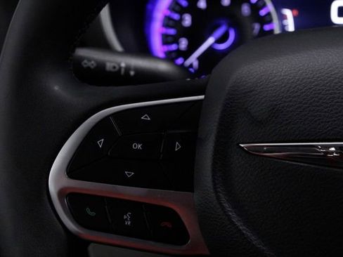 Used 2024 Chrysler Pacifica Touring-L image 29