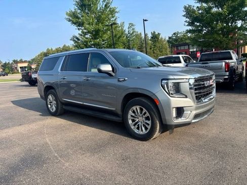 Used 2023 GMC Yukon XL SLT w/ SLT Premium Package AWD/4WD image 4