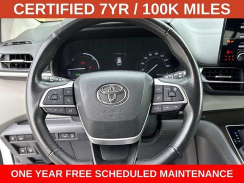 Used 2024 Toyota Sienna XLE FWD image 19