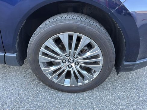 Used 2023 Toyota Venza Limited image 23