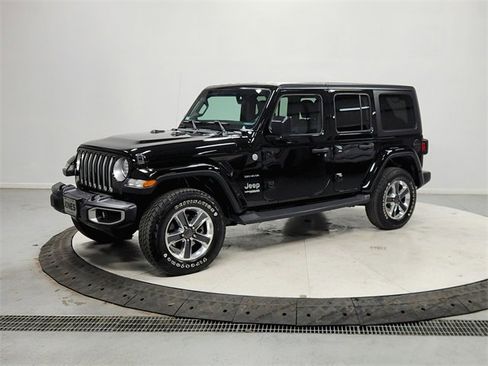 Used 2018 Jeep Wrangler Unlimited Sahara image 3