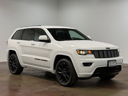 Used 2022 Jeep Grand Cherokee Altitude image 22