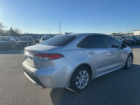 Used 2021 Toyota Corolla LE image 6