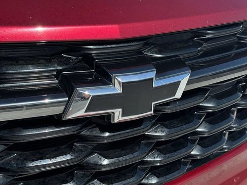 Used 2024 Chevrolet Trax RS w/ Sunroof Package FWD image 9
