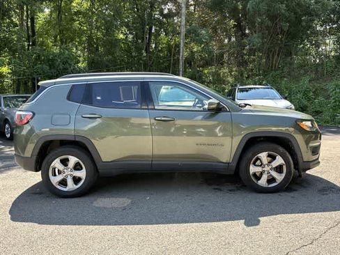 Used 2018 Jeep Compass Latitude w/ Popular Equipment Group AWD/4WD image 3