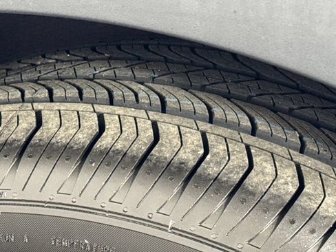 Certified 2024 Buick Envision Preferred AWD/4WD image 45