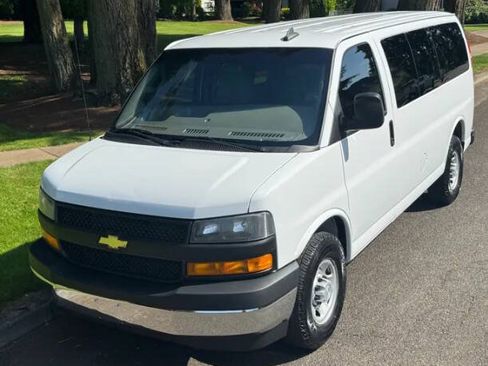 Used 2018 Chevrolet Express 2500 LS w/ Driver Convenience Package RWD image 9