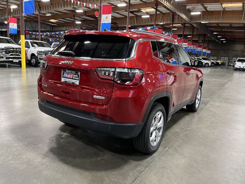 Certified 2025 Jeep Compass Latitude w/ Sun & Sound Group AWD/4WD image 5