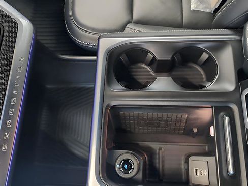 Used 2025 Ford Expedition Platinum w/ Stealth Performance Package image 15