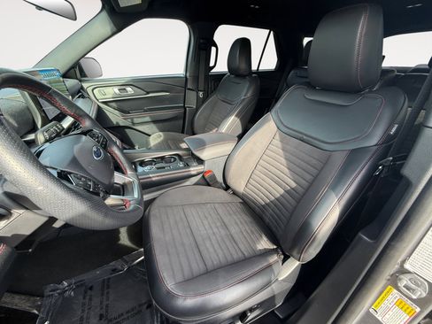 Used 2025 Ford Explorer ST-Line w/ ST-Line Street Pack image 10