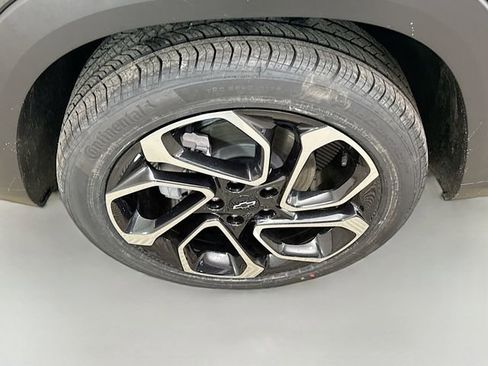 New 2026 Chevrolet Trax RS w/ Sunroof Package image 32