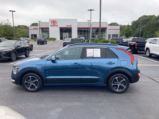 Used 2024 Kia Niro EX w/ EX Cold Weather Package FWD image 3