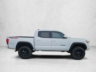 Used 2017 Toyota Tacoma TRD Off-Road AWD/4WD video 4