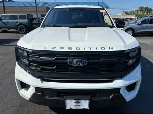 Used 2025 Ford Expedition Active AWD/4WD image 3
