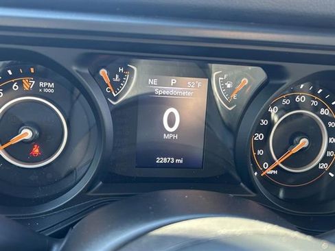 Used 2024 Jeep Gladiator Sport image 18