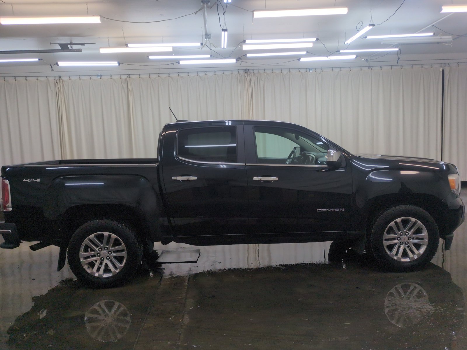Used 2016 GMC Canyon SLT AWD/4WD image 4