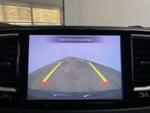 Used 2023 Chrysler Pacifica Touring-L FWD image 25