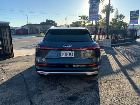 Used 2021 Audi e-tron Prestige w/ Prestige Package image 37