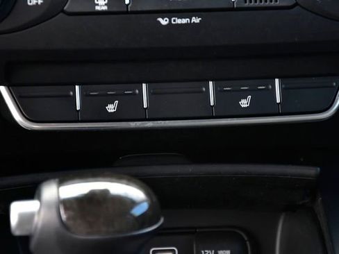 Certified 2018 Kia Sorento LX w/ LX V6 Convenience Package image 21