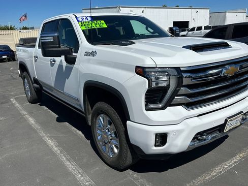 Used 2024 Chevrolet Silverado 2500 High Country w/ Technology Package AWD/4WD image 2
