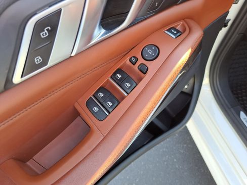 Used 2022 BMW X5 xDrive45e w/ M Sport Package image 16