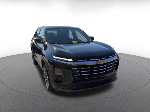 Used 2025 Chevrolet Equinox LT image 3