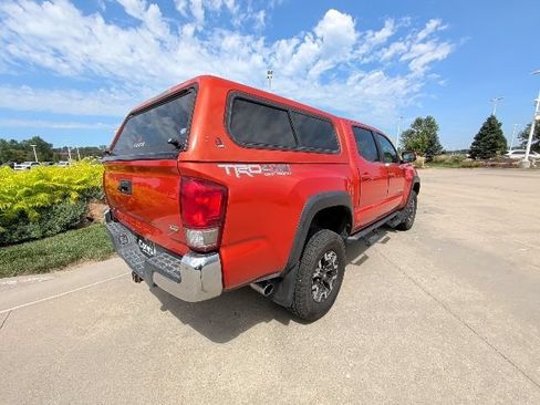 Used 2016 Toyota Tacoma TRD Off-Road w/ Towing Package AWD/4WD image 7