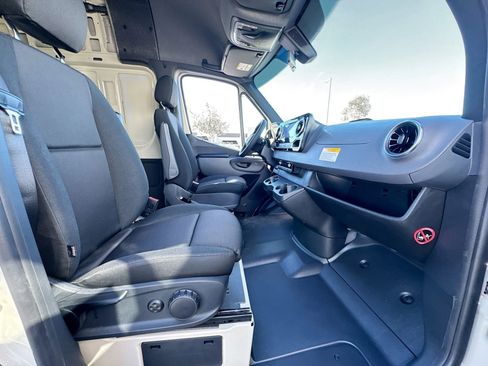 New 2025 Mercedes-Benz Sprinter 2500 image 25